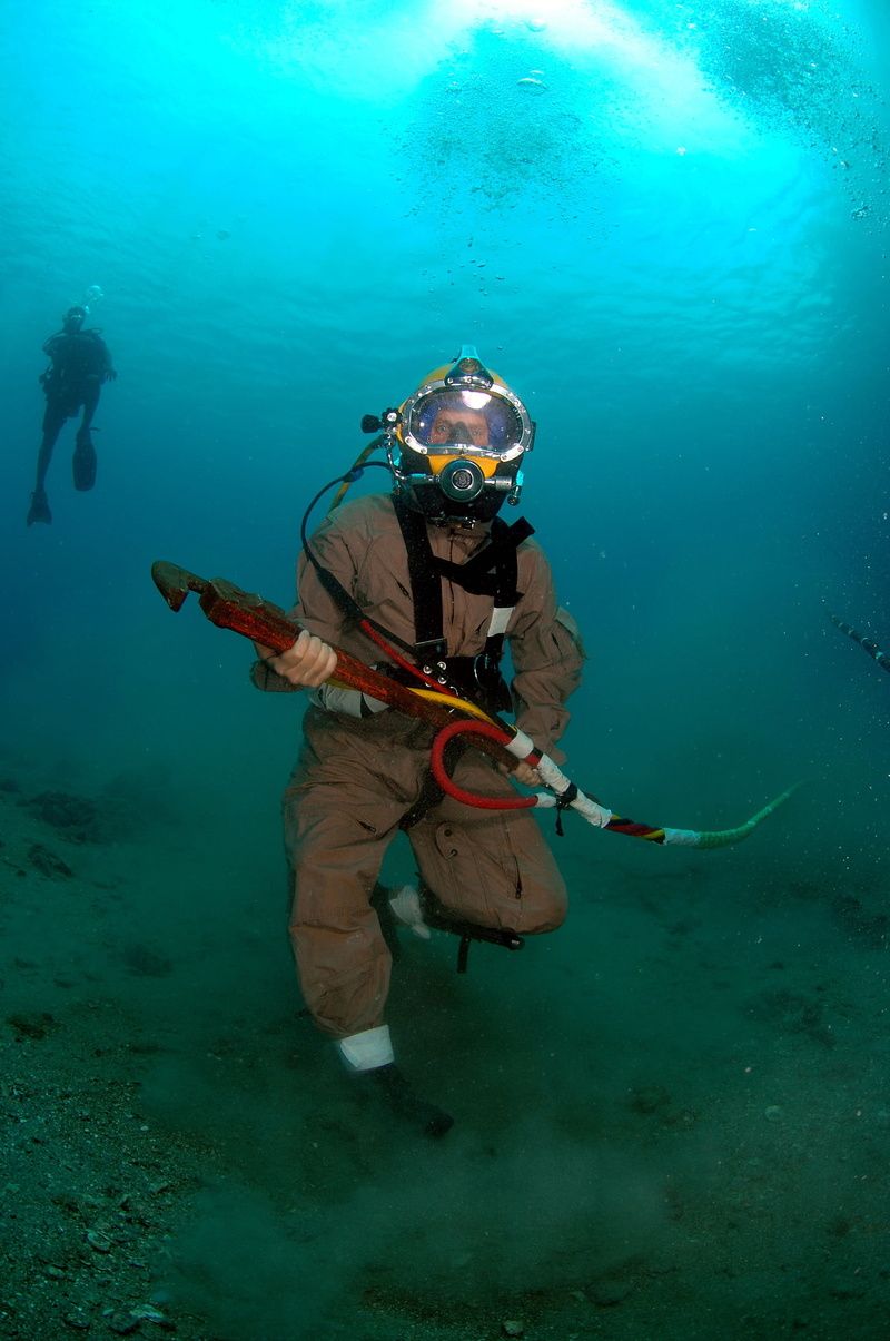 tool, aquatic sport, underwater diving, nature, outdoors, salvage, real people, day, maintenance, sport, swimming, leisure activity, walking, sea, aqualung - diving equipment
