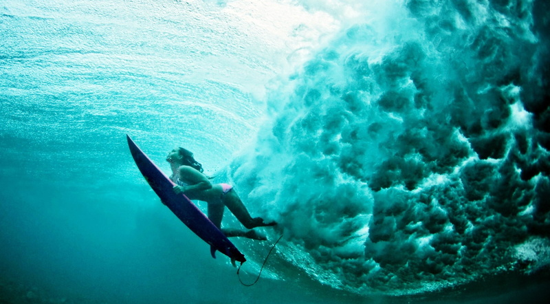 one person, skill, blue, Surfing, full length, sport, beauty in nature, men, swimming, nature, outdoors, diving equipment, motion, undersea, diving flipper