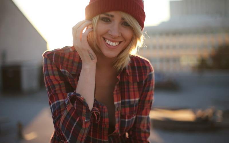 looking at camera, 1080P, lifestyles, front view, hat, Alysha Nett, model, waist up, blonde, real people, beauty, beautiful woman, plaid shirt, tattoo