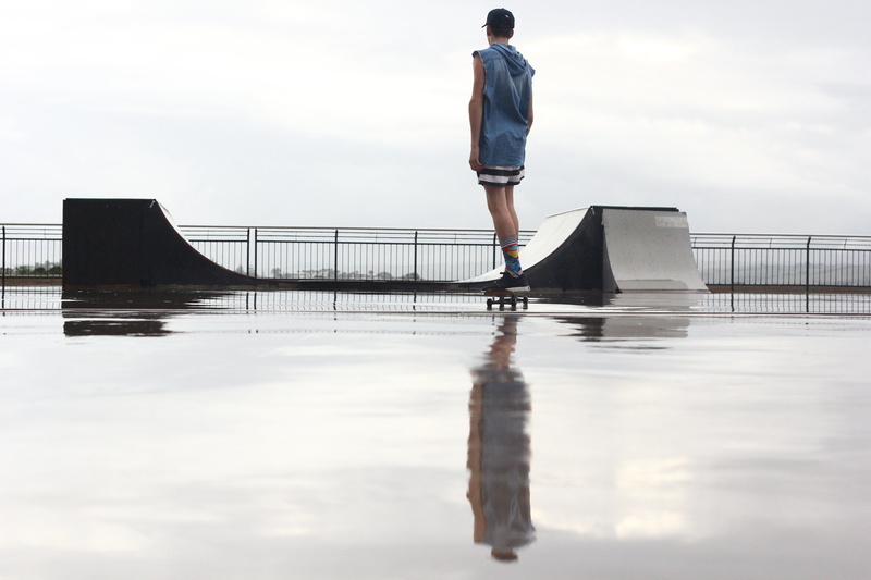 businessman, ramp, water, full length, cloud - sky, skatepark, standing, 5K, casual clothing, business, skateboarding, leisure activity, infront, man