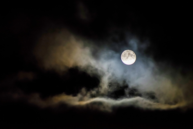 eclipse, light, moonlight, astronomy, moon, shape, infront, no people, cloud - sky, bright, space, full, white, sky, scenics, time, tranquility, dramatic sky