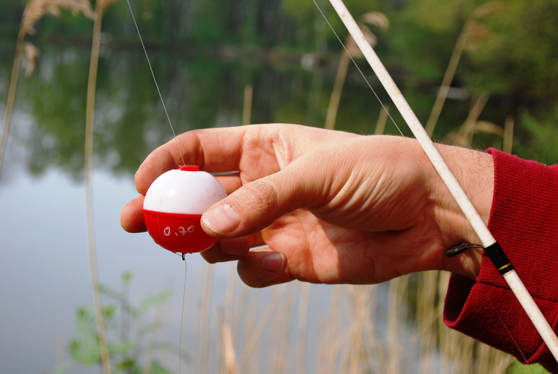 close-up, day, human body part, body part, one person, Fishing Pole, fishing, holding, focus on foreground, outdoors, finger, fishing rod, human finger