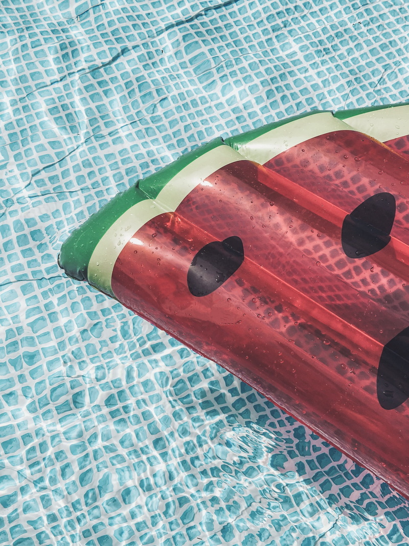 transparent, day, container, 1080P, glass - material, close-up, high angle view, food and drink, swimming pool, inflatable, water, plastic, outdoors, pool