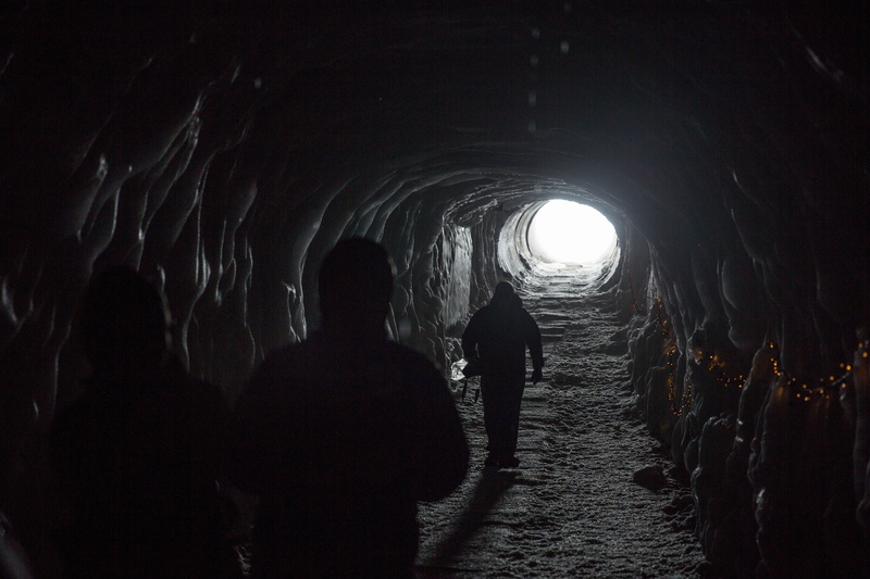 5K, hope, standing, walking, unrecognizable person, arch, explore, light - natural phenomenon, dark, human, rear view, tunel, back lit, architecture, group of people