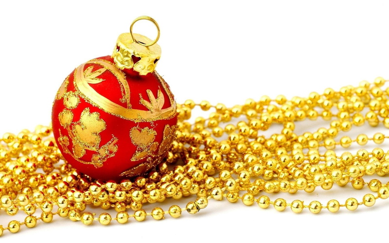 season, single Object, christmas, no people, white Background, wealth, decor, white, glitter, gift, gold Colored, bright, holiday, ornate, necklace, cultures