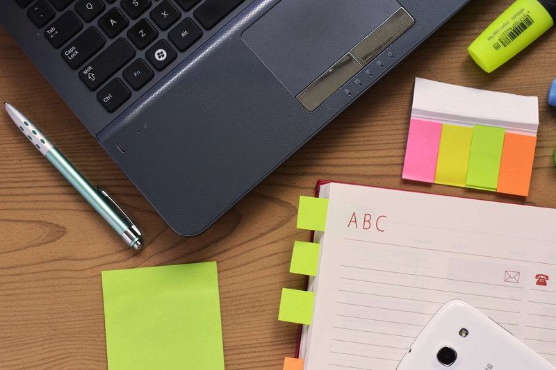 wireless technology, furniture, notes, reminder, computer, postit, business, keyboard, notebook, desk, indoors, communication, windows, 4K, office, computer equipment