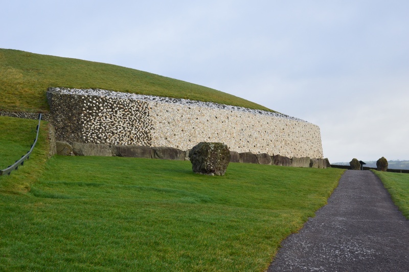 grass, ancient, plant, historic, architecture, solid, travel, ancient civilization, outdoors, historical, newgrange, archaeology, structure, ruins, travel destinations