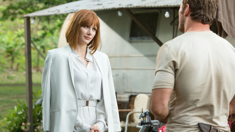 man, 5K, Bryce Dallas Howard, daytime, facing, Chris Pratt, standing, Owen, Best Movies of 2015, woman, film, Claire, Jurassic World