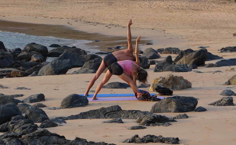 bending over backwards, motion, day, relaxation, arabian, lifestyles, karnataka, full length, healthy lifestyle, water, skill, sea, coast, one person, handstand