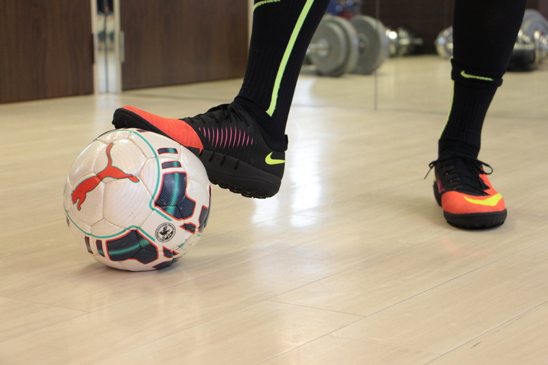 sports equipment, lifestyles, wood, human leg, sport, Feet, ball, sports, soccer ball, shoe, human limb, soccer, Football, human body part, exercising