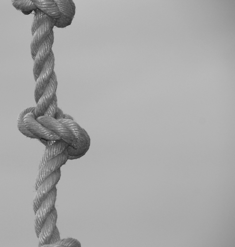 pattern, hanging, still life, close-up, braided, textured, metal, strength, knitting, twisted, day, knotted, indoors, studio shot, 2K, knot, tied up, rope