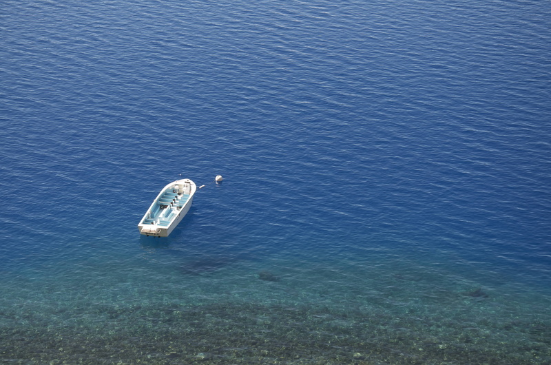 4K, sunken, motorboat, no people, tranquil scene, nature, high angle view, floating on water, travel, water, sea, outdoors, transportation, body, daytime