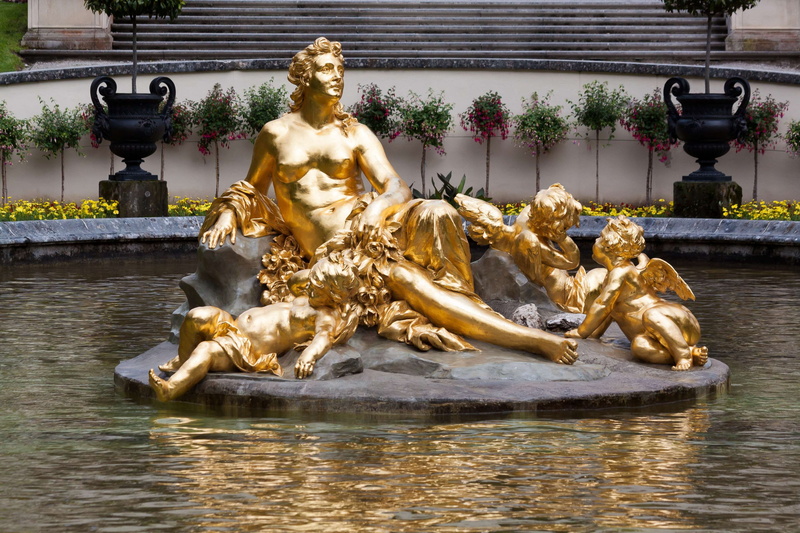 male likeness, waterfront, woman, water, building exterior, nature, human representation, king ludwig, creativity, statue, naiad, no people, park, gold