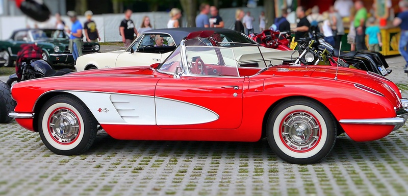 retro styled, corvette, outdoors, retro, 4K, car, mode of transportation, red white, city, land vehicle, day, usa, street, c, red, oldtimer, convertible