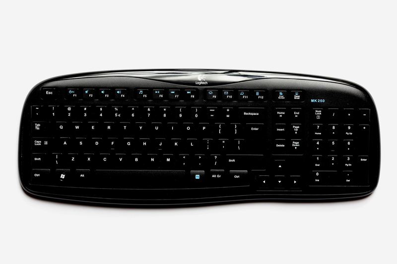 cut out, single object, computer network, studio shot, technology, indoors, white background, logitech, laptop, black, no people, computer keyboard, computer
