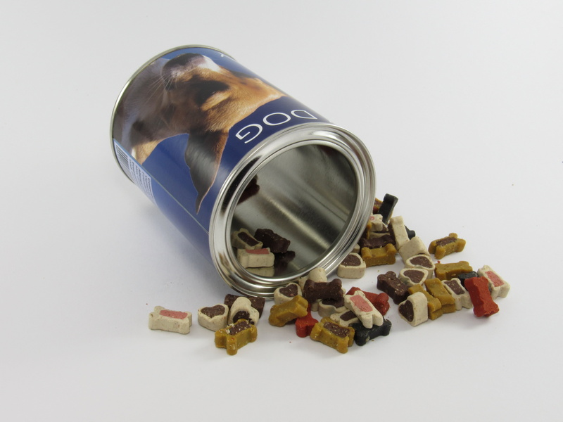 white, gift, tin, dog, communication, still life, white background, kluif, social issues, cans, no people, wealth, fill, image, background, sheet, store