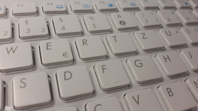 periphaerie, white, leave, technology, pattern, alphabet, letter, notebook, computer key, no people, close-up, computer, indoors, laptop, computer part