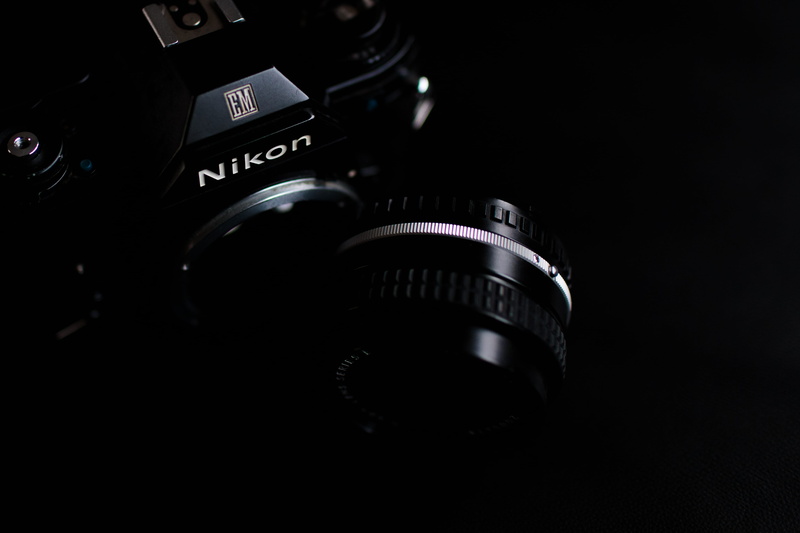 strap, retro styled, modern, lens - optical instrument, black, electronics, screen, camera lens, lens cap, computer, 4K, computer keyboard, laptop, surface