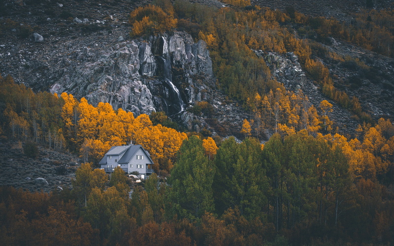 landscapes, trees, mountains, house, deserted, autumn, forest, home, isolated, rocks, 2k widescreen background, 2K