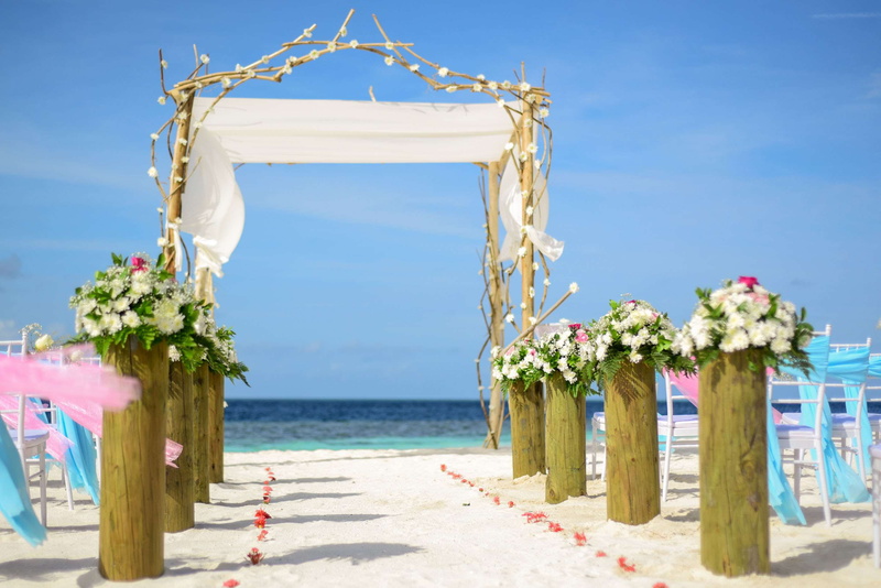 set, bouquet, sand, day, horizon, seashore, sunlight, outdoors, blue sky, nature, wedding, flower, water, island, no people, decoration, seascape, horizon over water