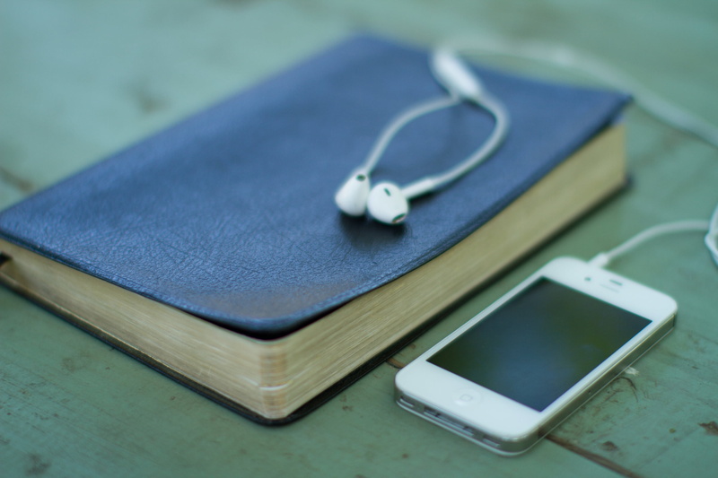 portability, copy Space, notebook, wireless Technology, touch Screen, stethoscope, headphones, iphone, two objects, mP3 Player, no People, blank, white
