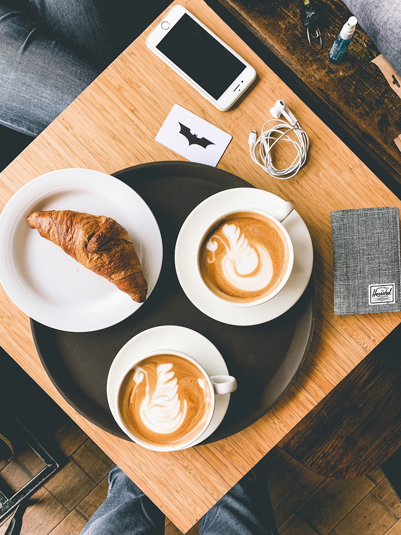 mug, non-alcoholic beverage, food, food and drink, batman, table, coffee - drink, 4K, saucer, no people, hot drink, tray, iphone, teacup, white, latte