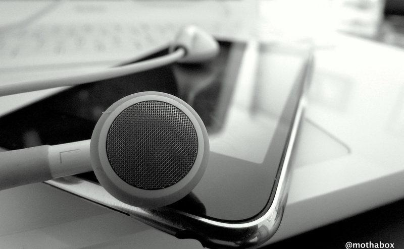 focus on foreground, arts culture and entertainment, stereo, earpods, speaker, input device, no people, indoors, Mac, hd, rules, music, metal, radio, Headphones