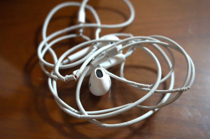 earphone, white color, listening, close-up, tangled, communication, connection, selective focus, no people, technology, headphones, indoors, earpod, cable