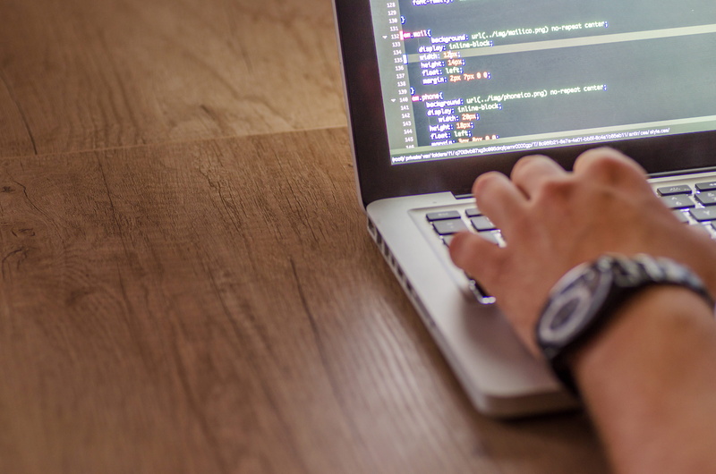 desk, programmer, copy space, one person, connection, indoors, macbook, development, communication, adult, 5K, programming, wireless technology, HTML