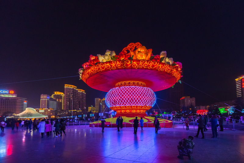 real people, amusement park ride, building exterior, Center Square, arts culture and entertainment, large group of people, built structure, year, 5K, square
