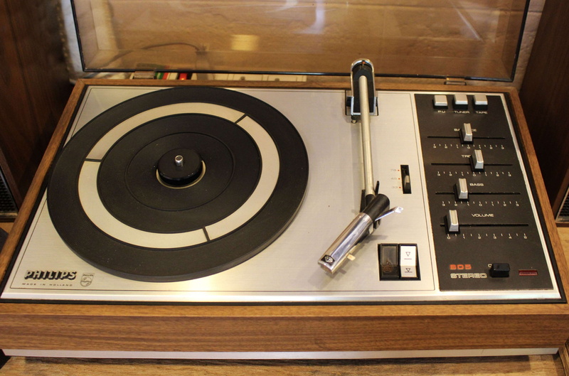 table, high angle view, system, player, sound center, indoors, technology, sound recording equipment, style, record, pen, audio equipment, wood - material