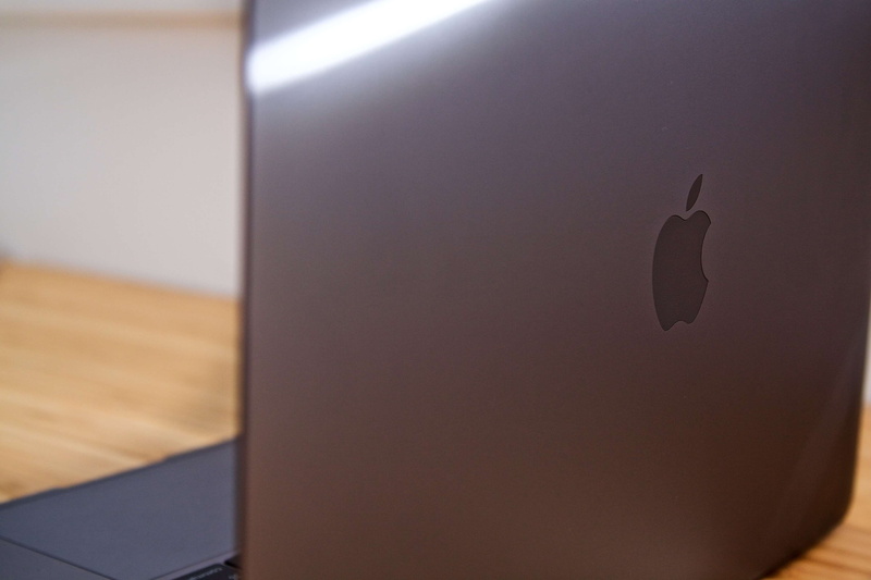 laptop, macbook, touch bar, 4K, wireless technology, domestic life, animal wildlife, indoors, connection, day, door, computer, communication, macbook pro