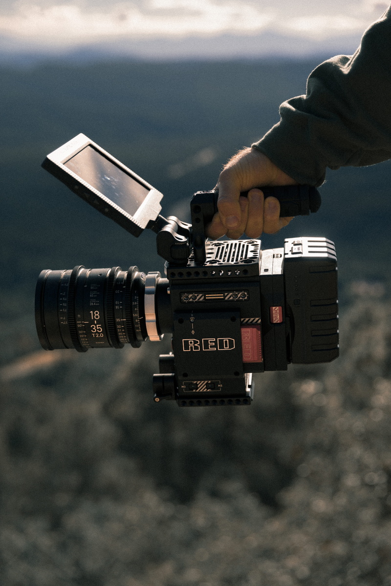 red helium, photographer, single Object, black, filming, gear, man, lens, film camera, photography Themes, 5K, lens - Optical Instrument, holding, travel videographer