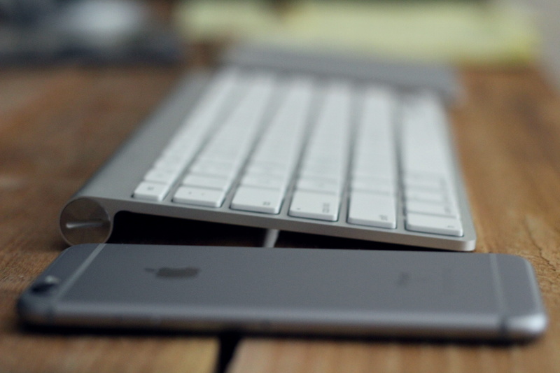apple, connection, phone, iphone 6s, selective focus, computer keyboard, technology, apple iphone 6s, focus on foreground, data, 6s, tools, apple gear