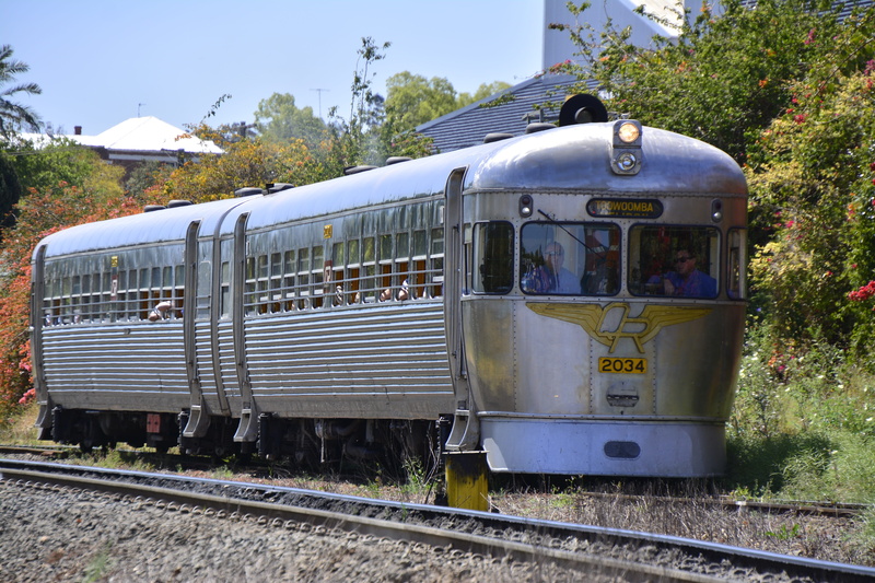 vehicle, vintage, arrival, sky, metro, urban, train, subway, city, silver, brisbane, business, track, metal, nature, transport, passenger, train - vehicle