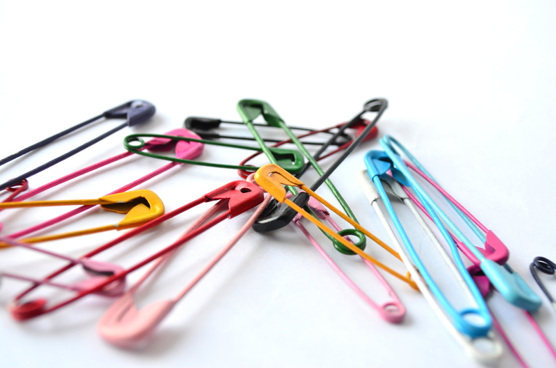 variation, lot, metal, 4K, pin, safety pin, close-up, white, multi colored, paper clip, still life, indoors, stationery, large group of objects, multicolored
