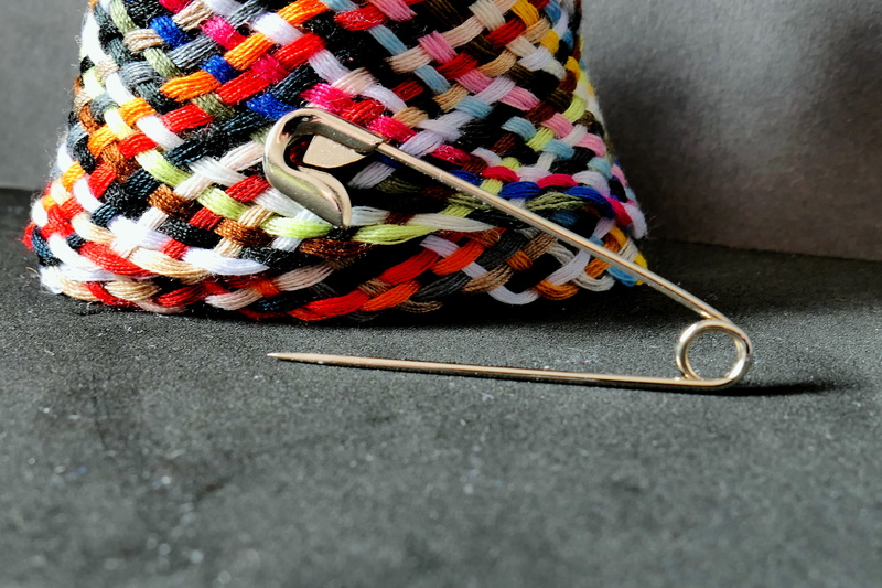 multi colored, personal accessory, thread, indoors, day, pattern, coiled, color, art and craft, high angle view, wool, still life, nähutensilien, no people