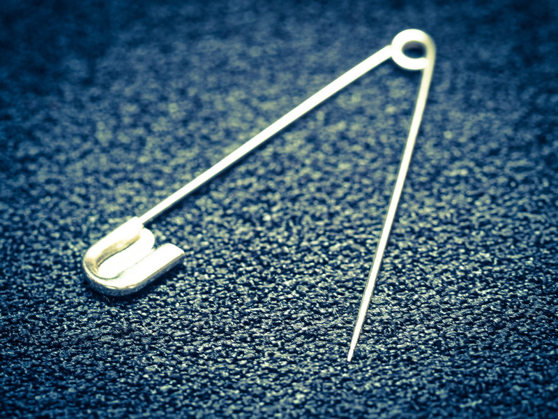 handle, datailaufnahme, middle east, needle, safety, focus on foreground, still life, textured, pin, simplicity, single object, photo, white color, metal