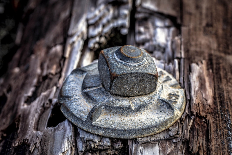 metal, high angle view, damaged, day, close-up, wood - material, weathered, solid, 1080P, macro, connection, screw, textured, outdoors, rusty, nut - fastener