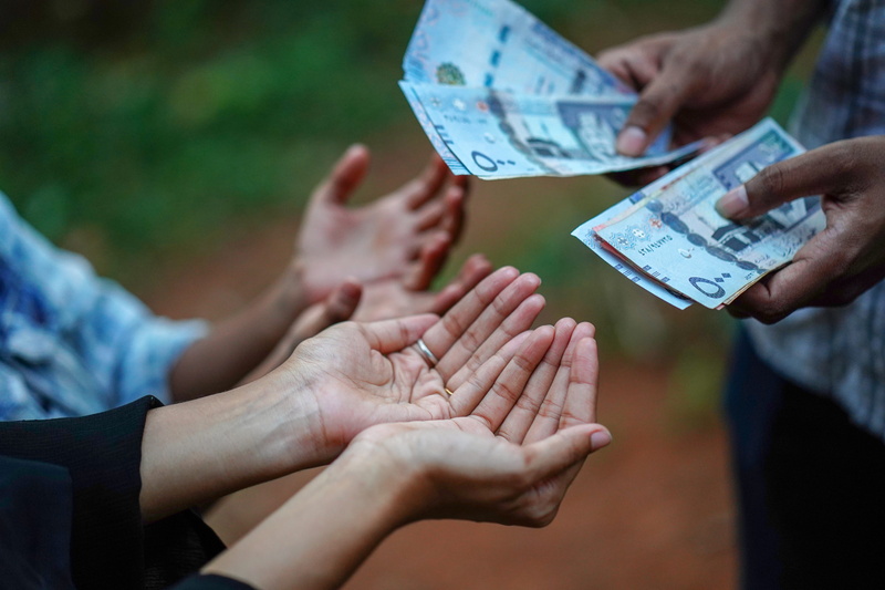 men, human hand, leisure activity, outdoors, finger, hand, cut out, paper currency, finance, part of, giving, arabia, gulf cooperation council, currency