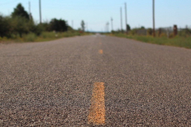 road marking, focus on foreground, marking, 5K, day, road, surface level, the way forward, vanishing point, outdoors, no people, sky, empty road, sign