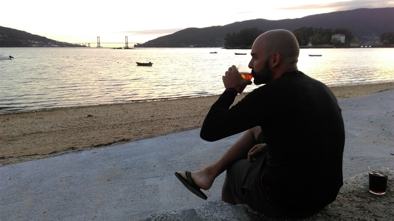 drinking, sea, sitting, ria, drink, day, real people, vigo, man, men, shore, dusk, people, land, one Person, relax, mobile Phone, lake, leisure activity