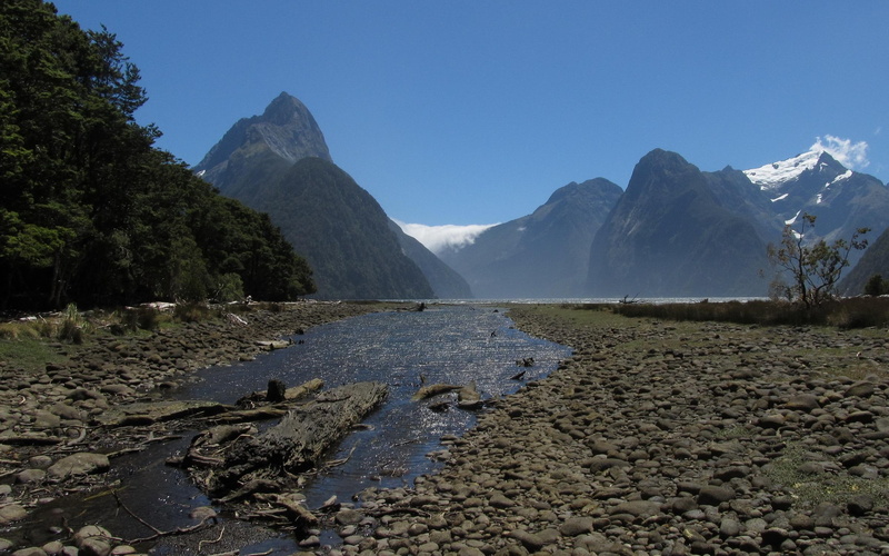 beaches, rocky, milford, beautiful, 3d and abstract, mountains, clear, nature, 2K, blue, scenic, stream, fjord, sound