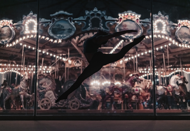 recreational pursuit, full length, horse, night, jumping, usa, representation, women, blue, motion, human, lifestyles, mammal, crowd, enjoyment, amusement park ride
