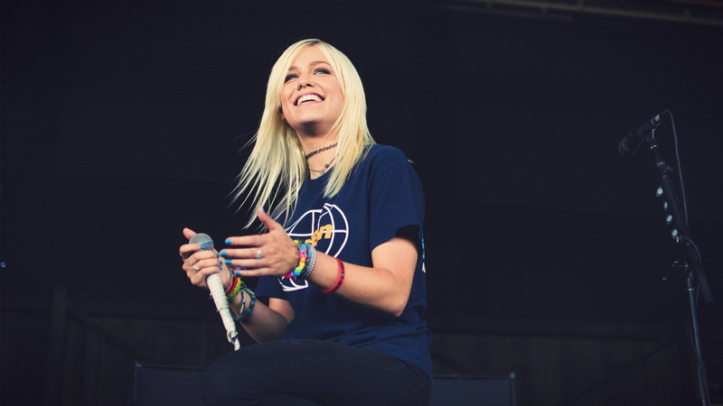 pop-rock, hair, three quarter length, singer, happiness, holding, shirt, drink, music, indoors, front view, 1080P, young adult, women, tonight alive, crew