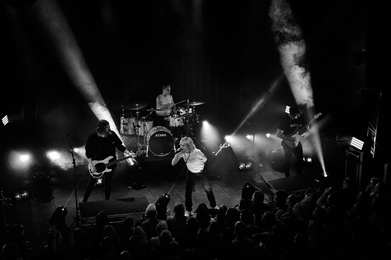 women, tonight alive, percussion, person, popular music concert, rock music, 5K, night life, performer, men, arts culture and entertainment, entertainment occupation