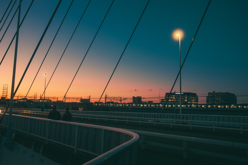 outdoors, built structure, city, street light, no people, nature, building exterior, dusk, electricity, moon, 1080P, track, orange color, illuminated