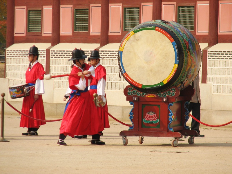performance, seoul, tourist, clothing, 1080P, built structure, south, gyeongbokgung, ancient, guards, group of people, men, red, arts culture and entertainment