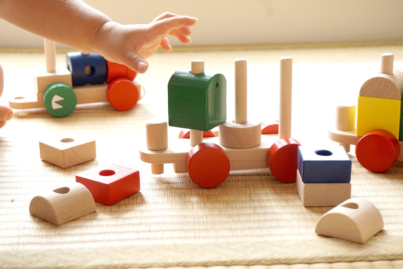 take, play, blocks, offspring, activity, learning, indoors, tatami mats, multi colored, wood - material, block, one person, creativity, childhood, child