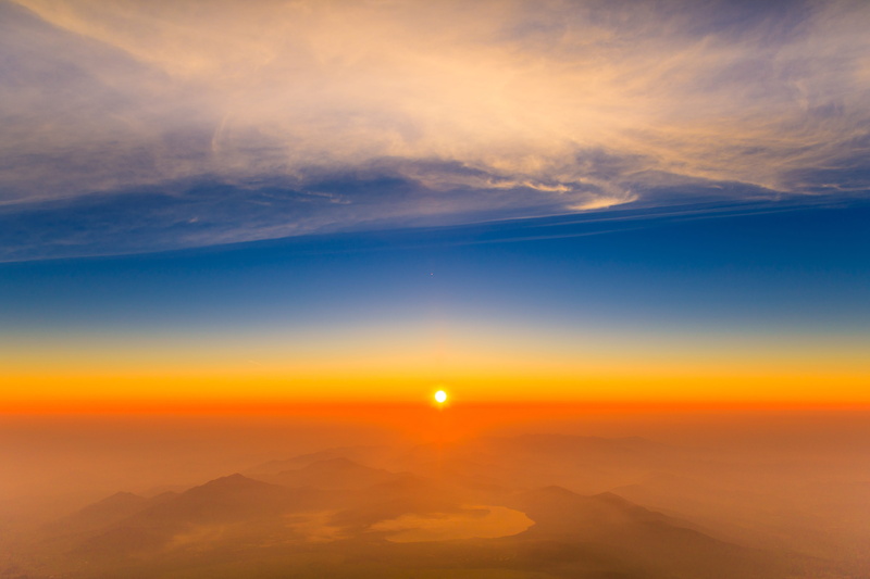 beauty in nature, sunset, mountain, outdoors, cloud - sky, landscape, astronomy, cloudscape, sun, 5K, environment, tranquil scene, no people, bright, dramatic sky